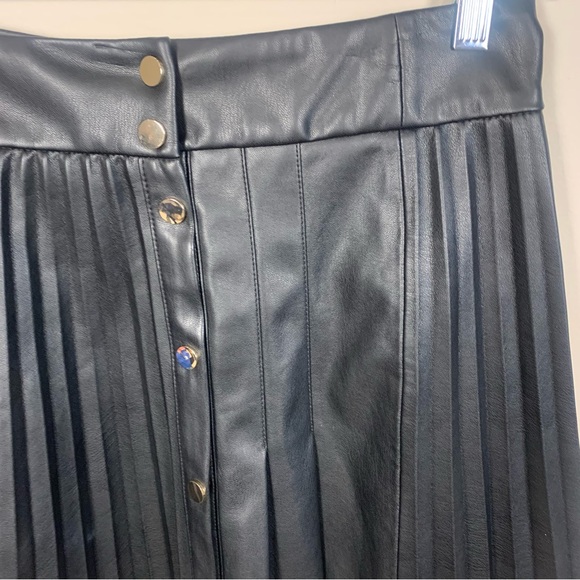 ZARA Vegan Faux Leather Side Gold Button Pleated Skirt - Picture 8 of 13
